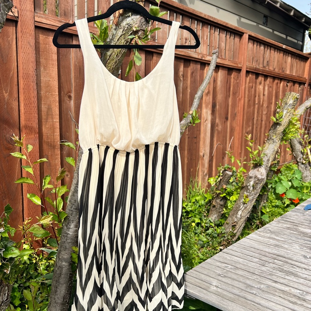 Forever 21 Cream and Black Sleeveless Sundress